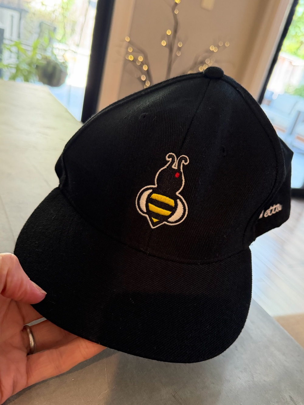RETRO—- older style BEE… Georgia Tech hat , adjustable